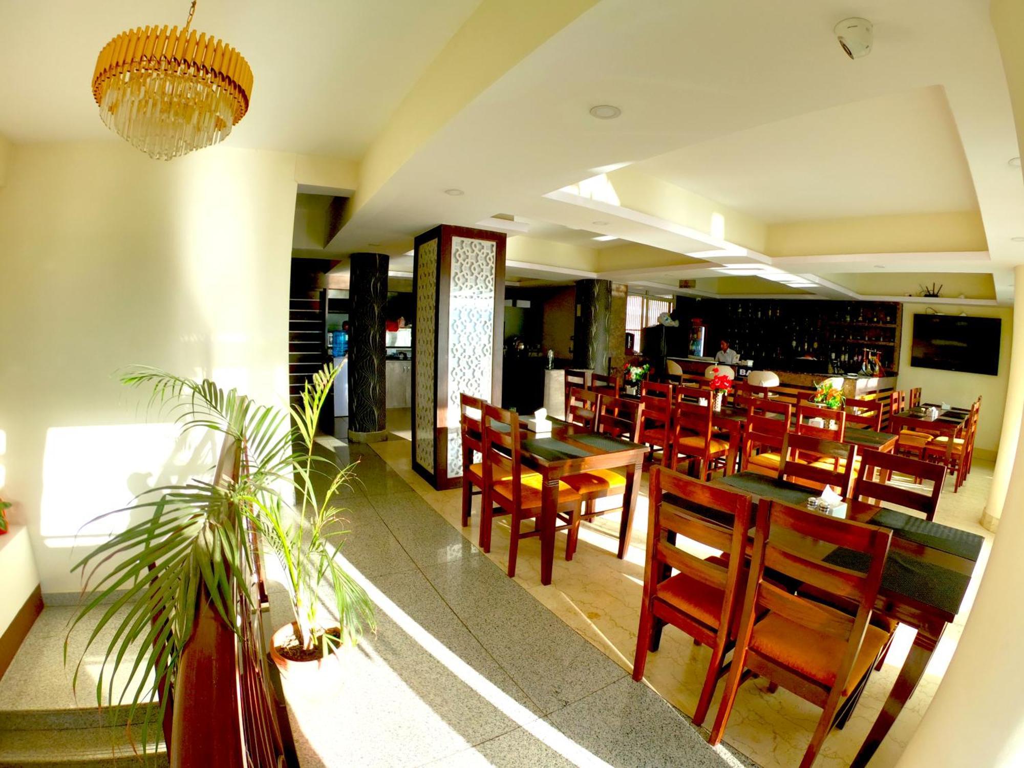 Hotel Simal カトマンズ エクステリア 写真